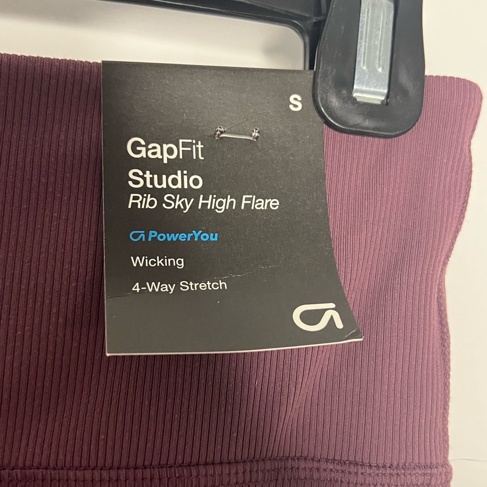 NWT GapFit Studio Rib Sky High Flare Pants in Purple, size Small